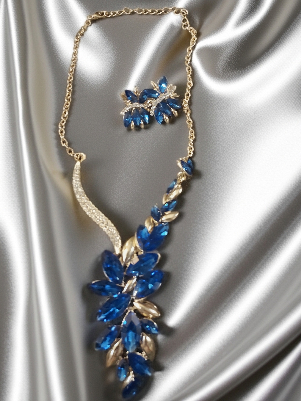 Elegant Gold-Tone Necklace and Earring Set with Blue Crystal Leaves - New